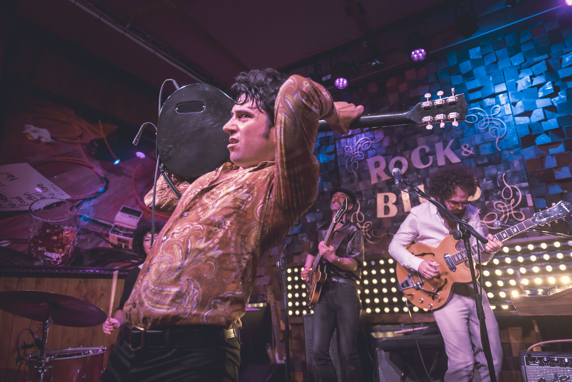 Accede a la venta de entradas online para los próximos conciertos en Rock & Blues Café Zaragoza.
